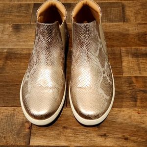 Snake embossed Coconut by Matisse sneakers